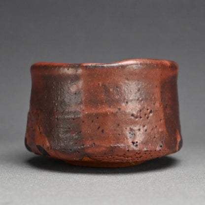 Superlative Fire-red Shino Chawan ー山田 和 “志野茶盛”