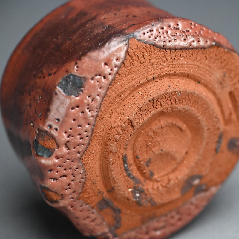 Superlative Fire-red Shino Chawan ー山田 和 “志野茶盛”