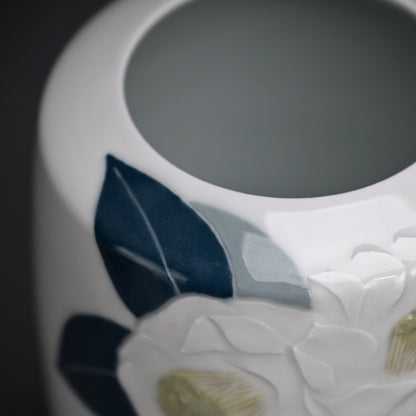Porcelain Vase, Camellia ー塚本 司郎 "彩磁椿文花瓶"