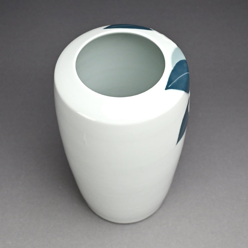 Porcelain Vase, Camellia ー塚本 司郎 "彩磁椿文花瓶"