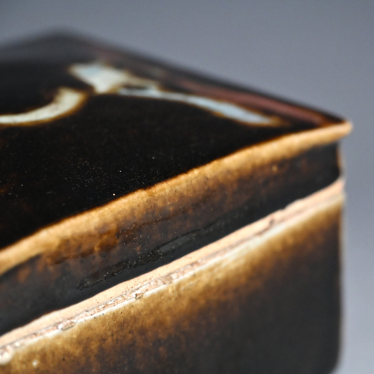 Ceramic Box by Legendary Potter ー河井 寛次郎 “草繪筥”