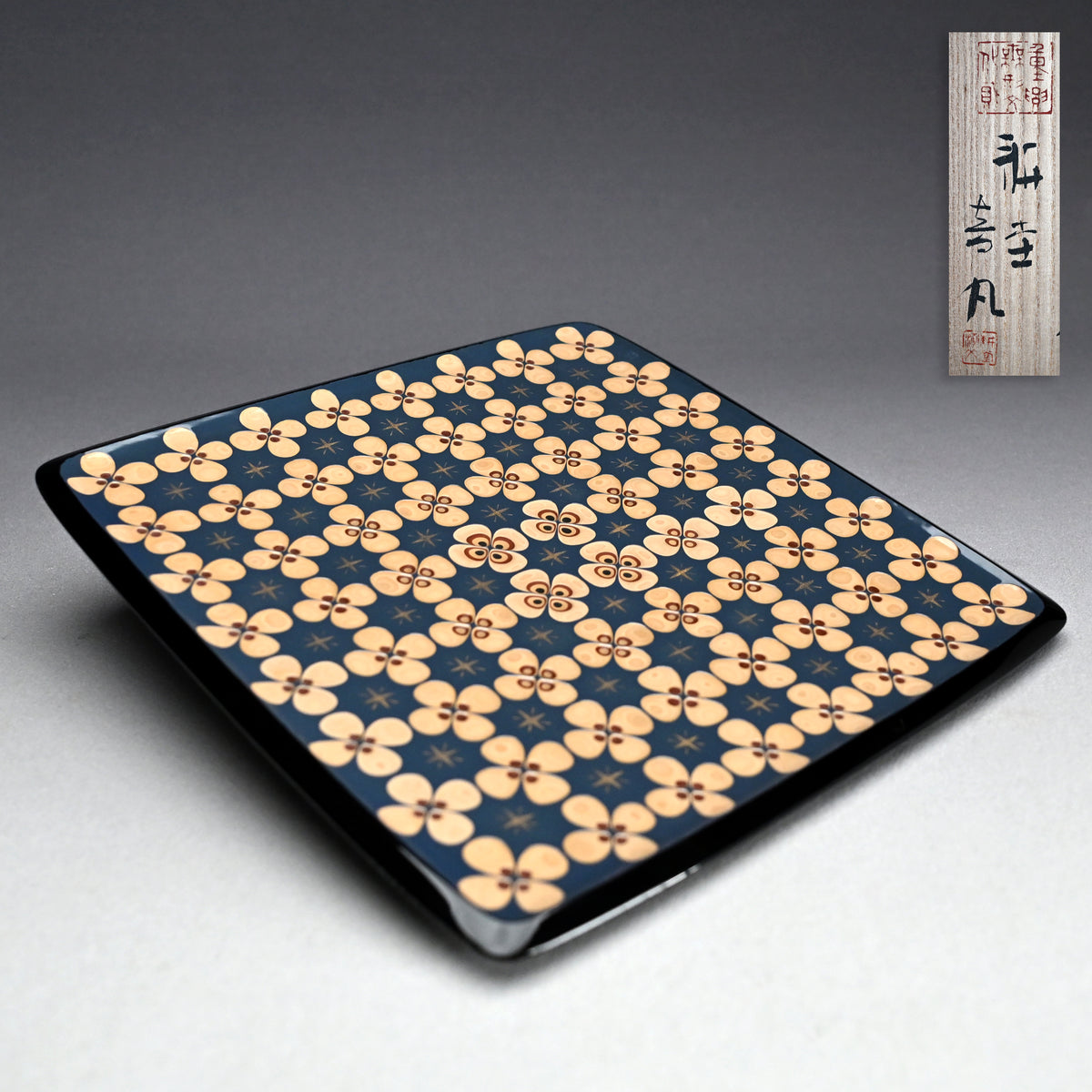 LNT Carved Lacquer Tray ー音丸 耕堂 “彫漆華文 菓子盆”