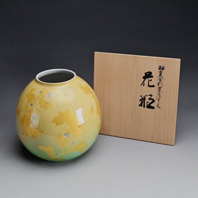 Exceedingly Rare LNT Kinrande Porcelain Vase ー𠮷田 美統 “釉裏金彩葉唐章文 花瓶”