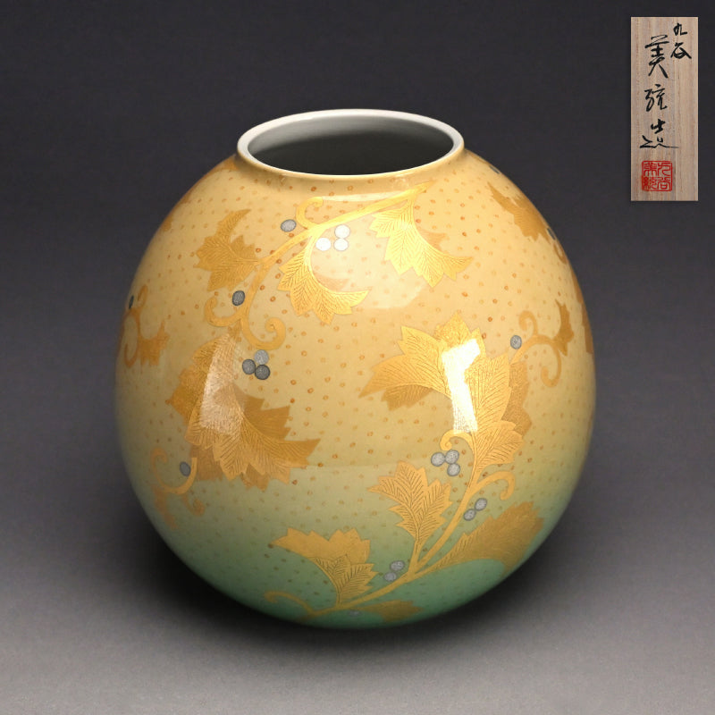 Exceedingly Rare LNT Kinrande Porcelain Vase ー𠮷田 美統 “釉裏金彩葉唐章文 花瓶”