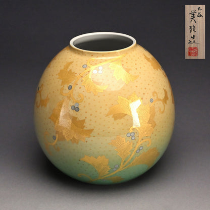 Exceedingly Rare LNT Kinrande Porcelain Vase ー𠮷田 美統 “釉裏金彩葉唐章文 花瓶”