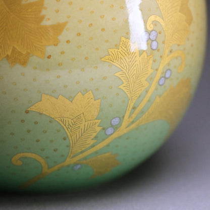 Exceedingly Rare LNT Kinrande Porcelain Vase ー𠮷田 美統 “釉裏金彩葉唐章文 花瓶”
