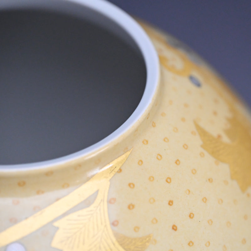 Exceedingly Rare LNT Kinrande Porcelain Vase ー𠮷田 美統 “釉裏金彩葉唐章文 花瓶”