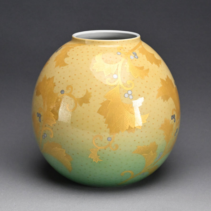 Exceedingly Rare LNT Kinrande Porcelain Vase ー𠮷田 美統 “釉裏金彩葉唐章文 花瓶”
