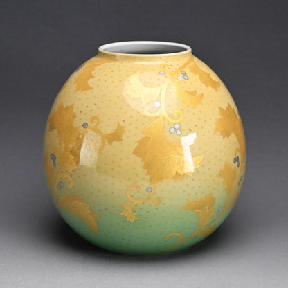 Exceedingly Rare LNT Kinrande Porcelain Vase ー𠮷田 美統 “釉裏金彩葉唐章文 花瓶”