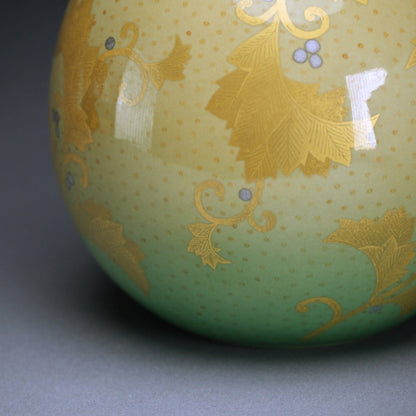 Exceedingly Rare LNT Kinrande Porcelain Vase ー𠮷田 美統 “釉裏金彩葉唐章文 花瓶”