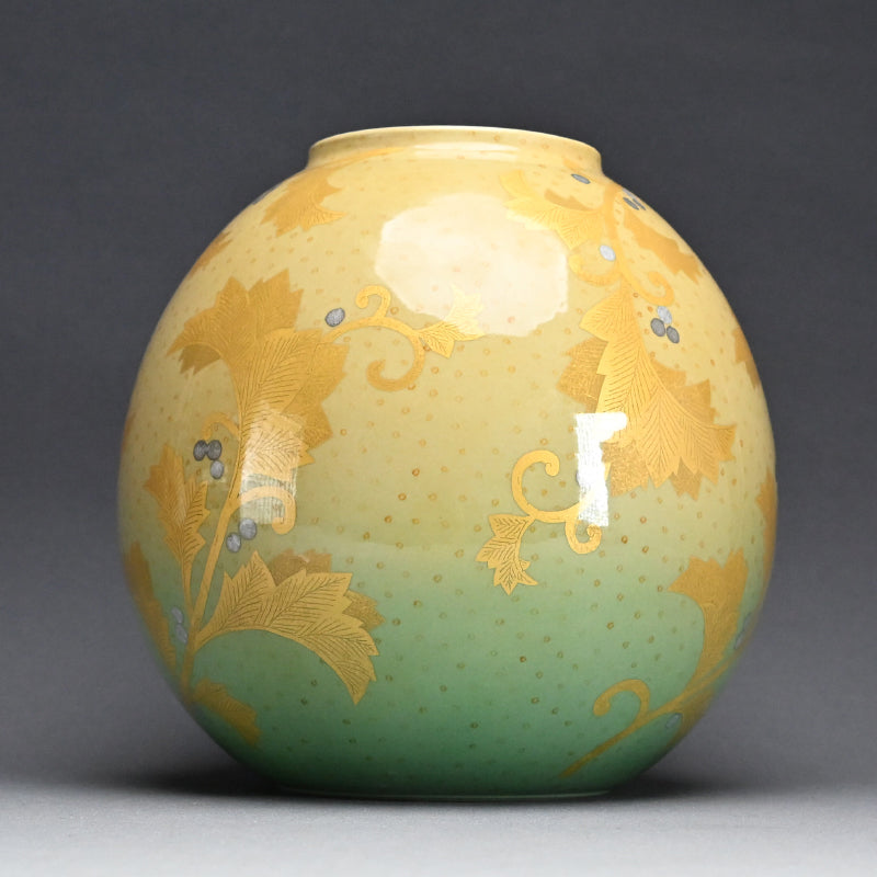 Exceedingly Rare LNT Kinrande Porcelain Vase ー𠮷田 美統 “釉裏金彩葉唐章文 花瓶”