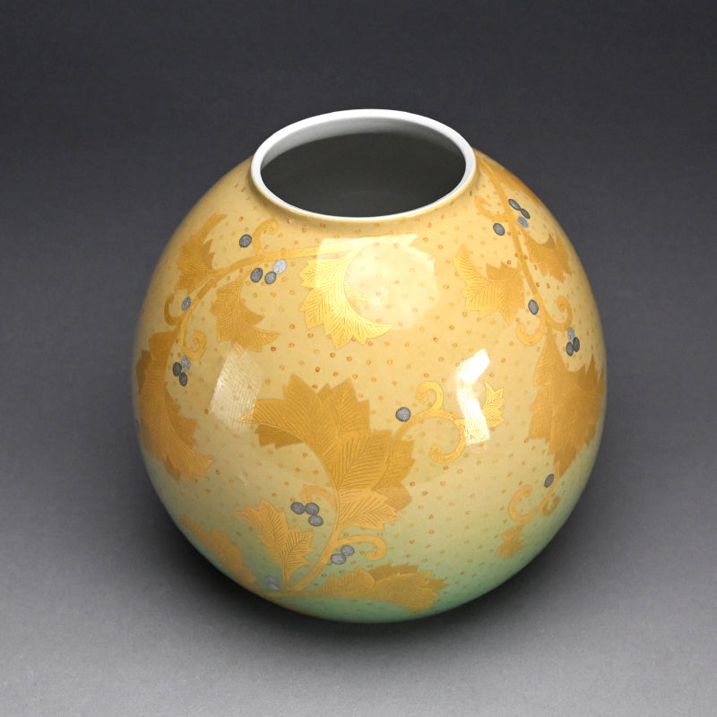 Exceedingly Rare LNT Kinrande Porcelain Vase ー𠮷田 美統 “釉裏金彩葉唐章文 花瓶”