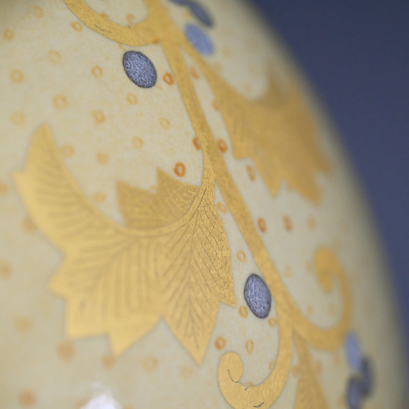 Exceedingly Rare LNT Kinrande Porcelain Vase ー𠮷田 美統 “釉裏金彩葉唐章文 花瓶”