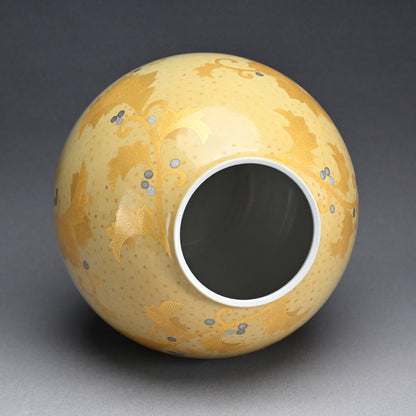 Exceedingly Rare LNT Kinrande Porcelain Vase ー𠮷田 美統 “釉裏金彩葉唐章文 花瓶”