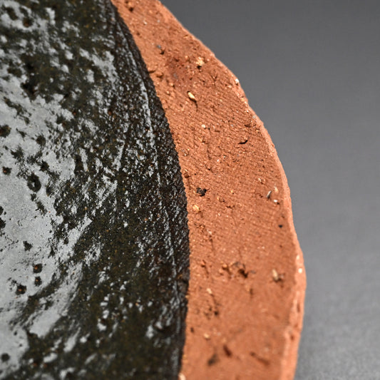 Metal-glazed Earthen Plate ー八木 一夫 “鉄釉 皿”