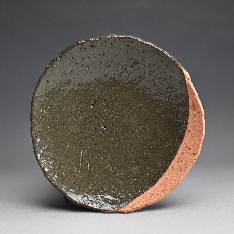 Metal-glazed Earthen Plate ー八木 一夫 “鉄釉 皿”