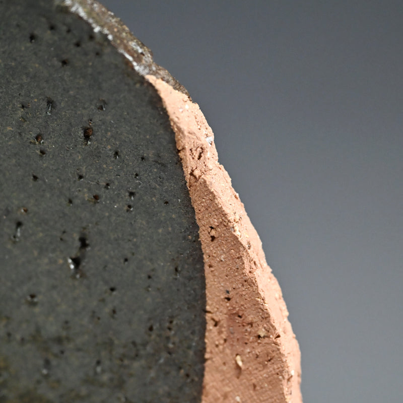 Metal-glazed Earthen Plate ー八木 一夫 “鉄釉 皿”