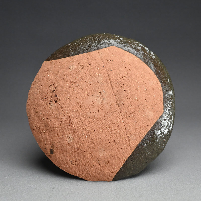 Metal-glazed Earthen Plate ー八木 一夫 “鉄釉 皿”