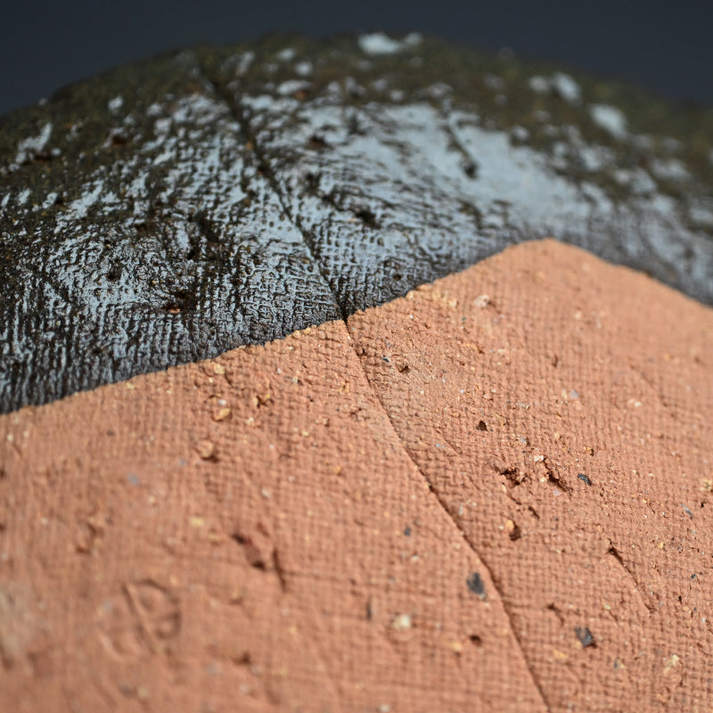 Metal-glazed Earthen Plate ー八木 一夫 “鉄釉 皿”