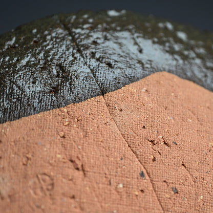 Metal-glazed Earthen Plate ー八木 一夫 “鉄釉 皿”