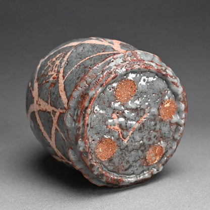 Nezumi Shino Vase ー若尾 利貞 “鼡志野 花生”
