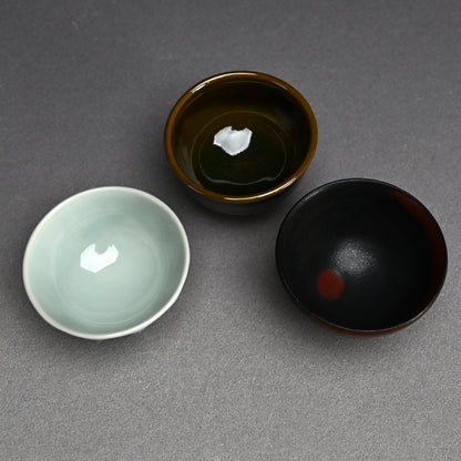 Guinomi Set: Morino, Yanagihara, and Miyanaga ー“参盃”, 森野 泰明 “黒銹” / 柳原 睦夫 “彩釉” / 宮永 理吉 “影青”