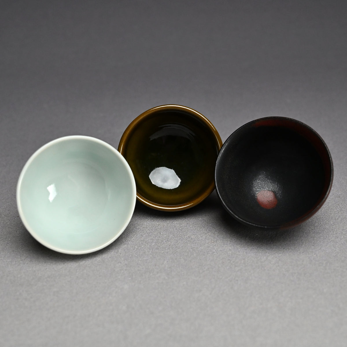Guinomi Set: Morino, Yanagihara, and Miyanaga ー“参盃”, 森野 泰明 “黒銹” / 柳原 睦夫 “彩釉” / 宮永 理吉 “影青”