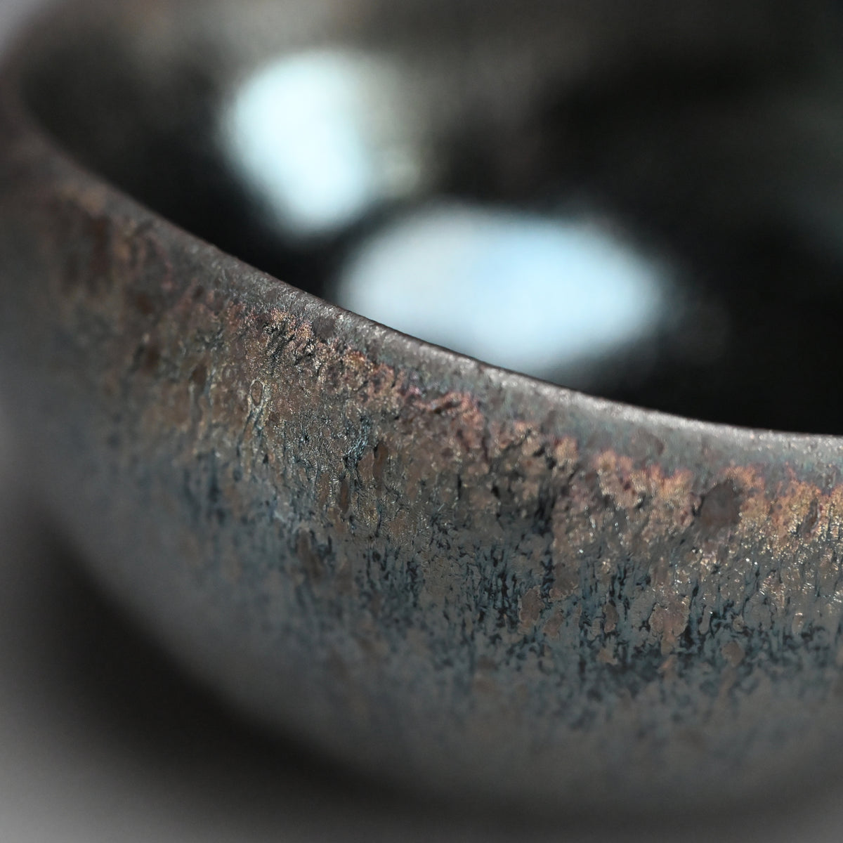 Spectacular Tenmoku Tea Bowl ー林 恭助 “燿変滴彩椀”