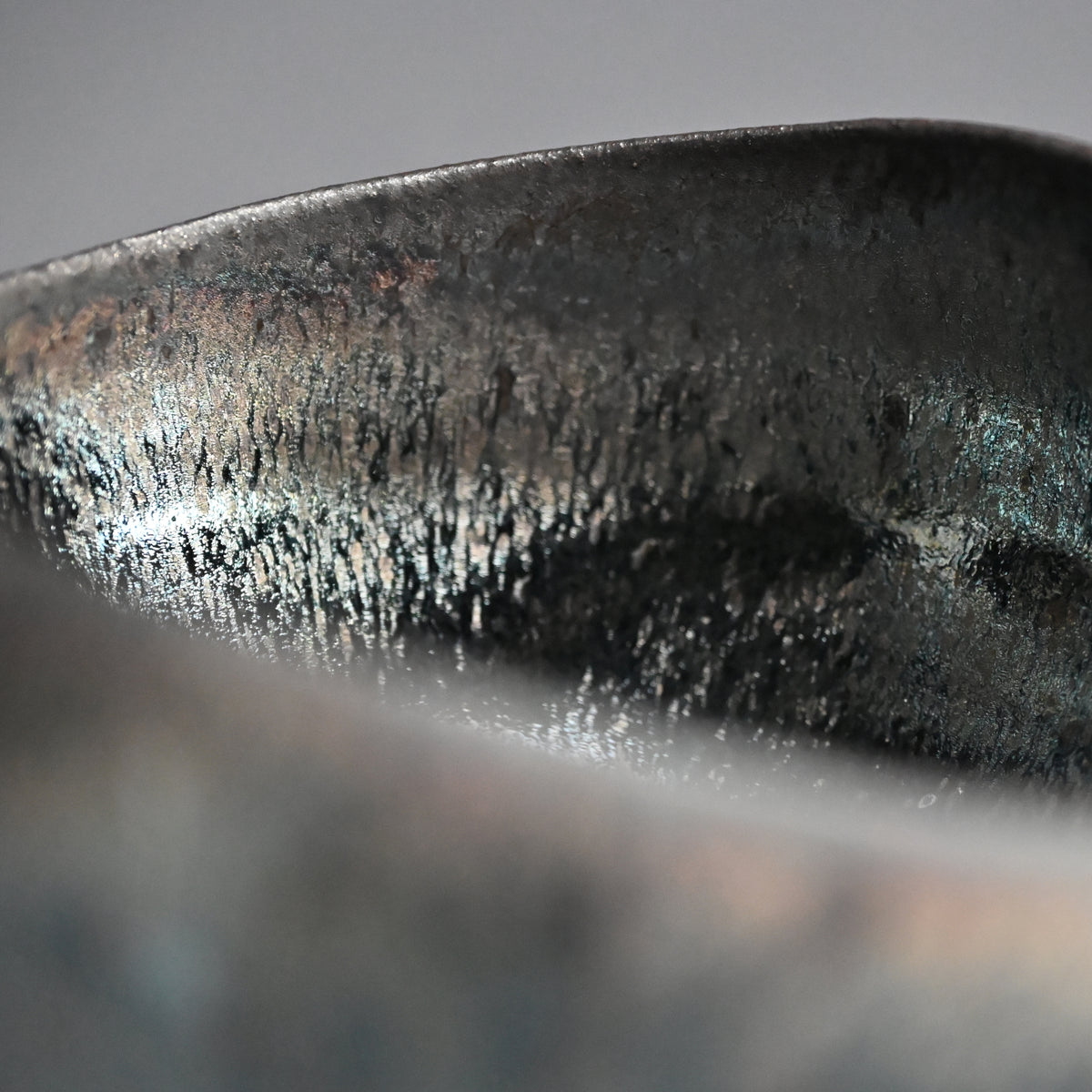 Spectacular Tenmoku Tea Bowl ー林 恭助 “燿変滴彩椀”