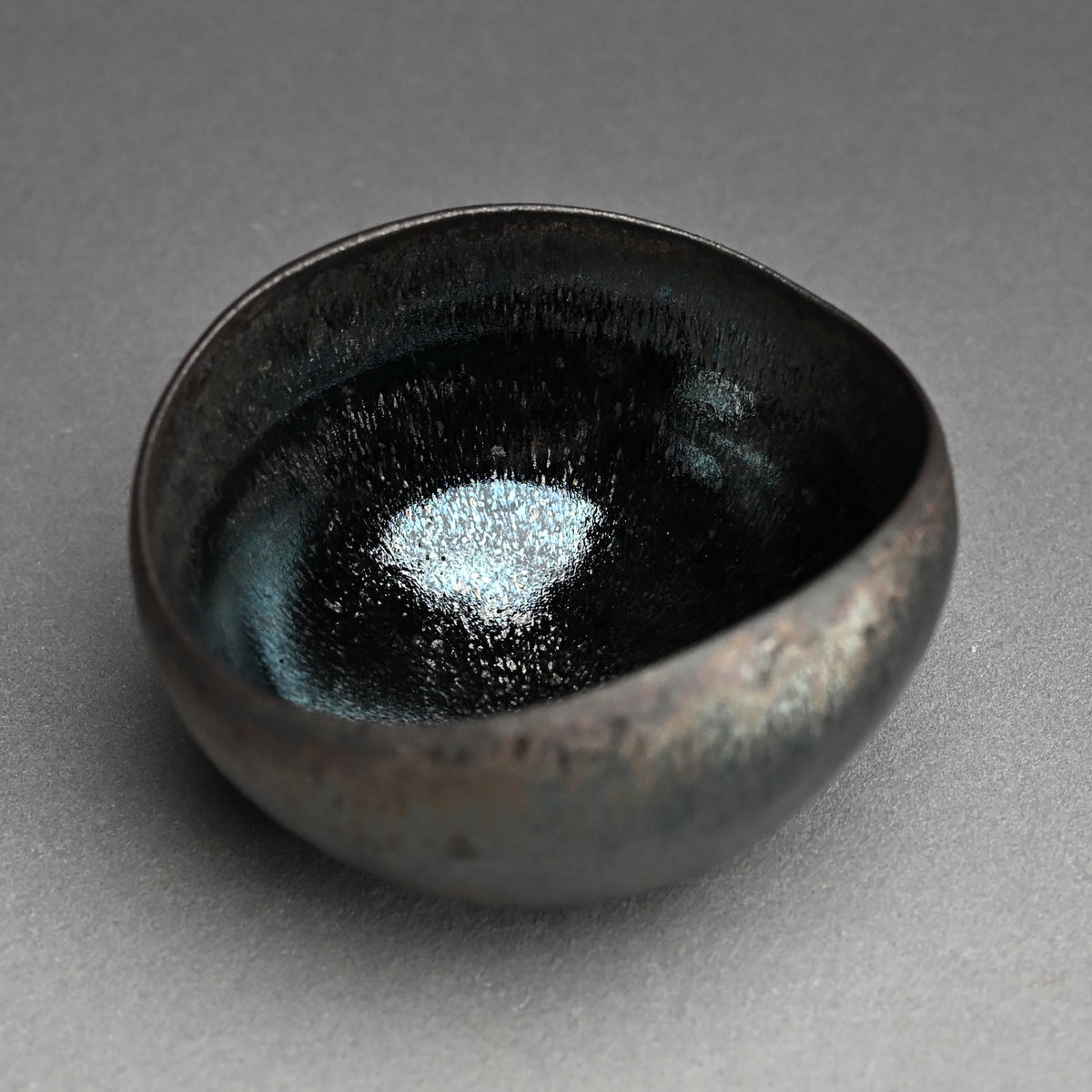 Spectacular Tenmoku Tea Bowl ー林 恭助 “燿変滴彩椀”
