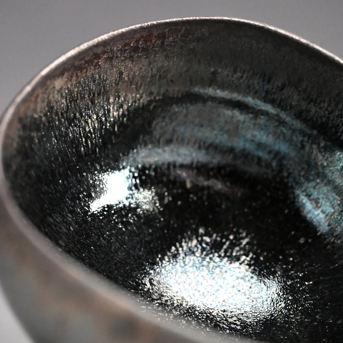 Spectacular Tenmoku Tea Bowl ー林 恭助 “燿変滴彩椀”