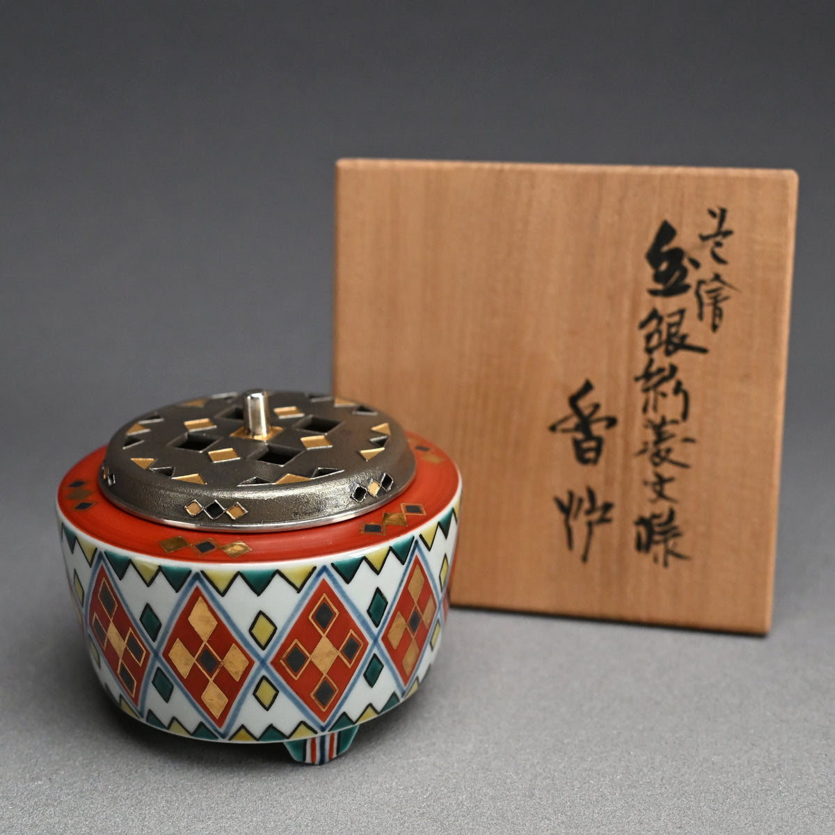 Rare Koro Censer w/ LNT Tomimoto Kenkichi ー北出 不二雄 “赤繪 金銀彩菱文様 香炉”, 倣 富本 憲吉