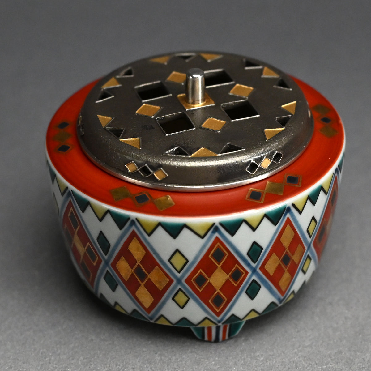 Rare Koro Censer w/ LNT Tomimoto Kenkichi ー北出 不二雄 “赤繪 金銀彩菱文様 香炉”, 倣 富本 憲吉