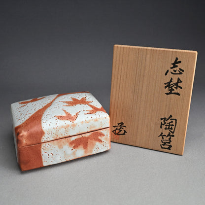 LNT Tobako Ceramic Box with Autumn Leaves ー鈴木 蔵 “志埜 陶筥”