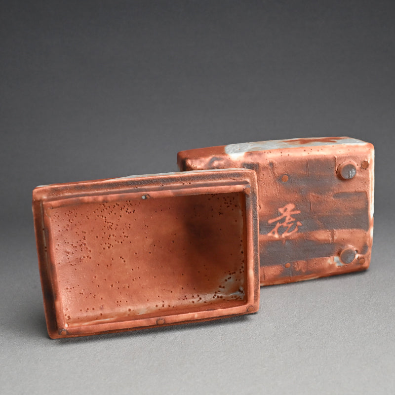 LNT Tobako Ceramic Box with Autumn Leaves ー鈴木 蔵 “志埜 陶筥”