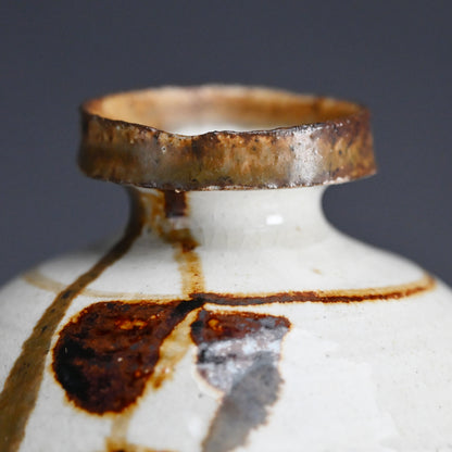 Exquisite Bottle Vase by LNT ー田村 耕一 “鉄絵壺”