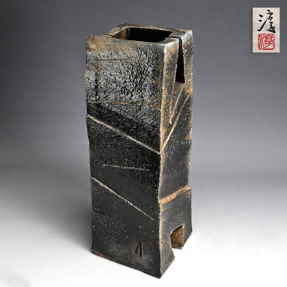 Huge Bizen Sculptural Vase by LNT ー伊勢崎 淳 “備前 黒四方削壺”