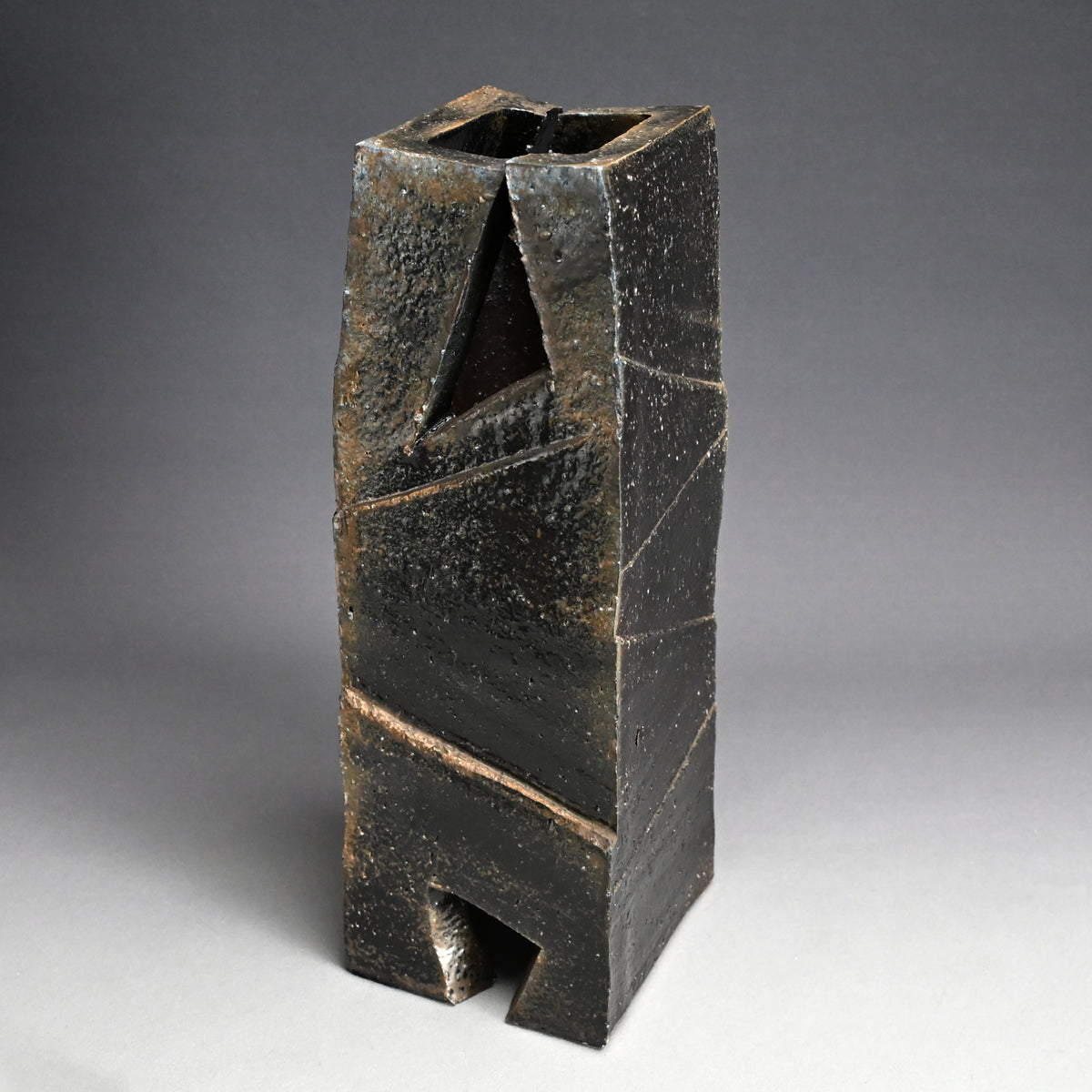 Huge Bizen Sculptural Vase by LNT ー伊勢崎 淳 “備前 黒四方削壺”