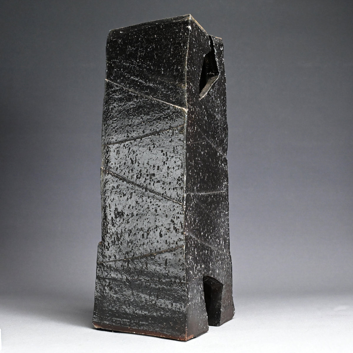 Huge Bizen Sculptural Vase by LNT ー伊勢崎 淳 “備前 黒四方削壺”