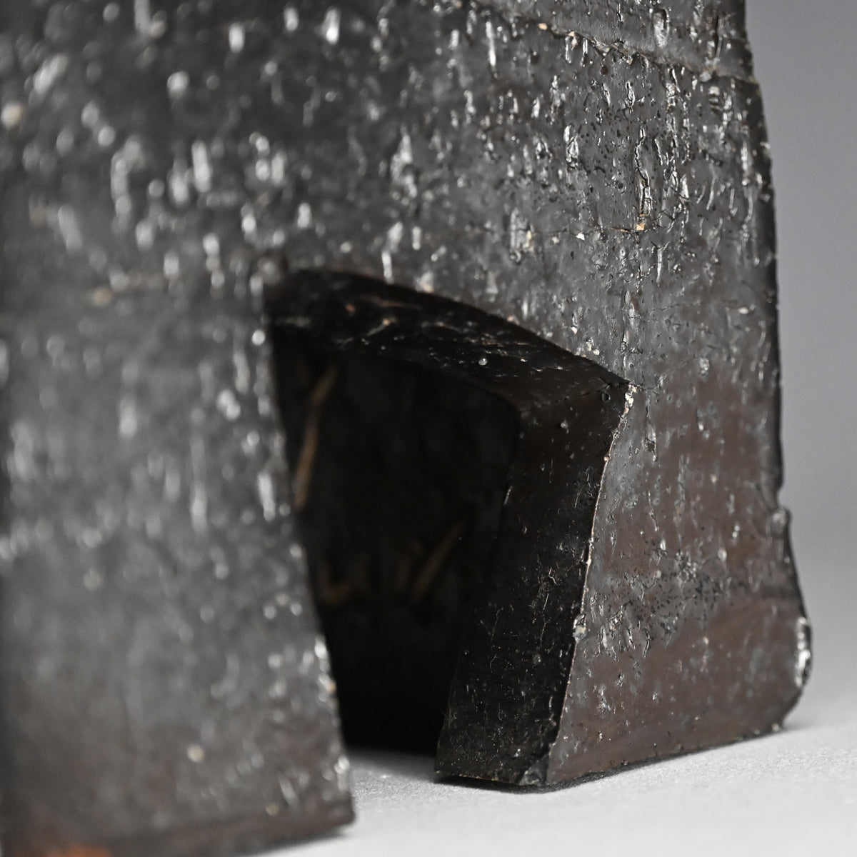 Huge Bizen Sculptural Vase by LNT ー伊勢崎 淳 “備前 黒四方削壺”