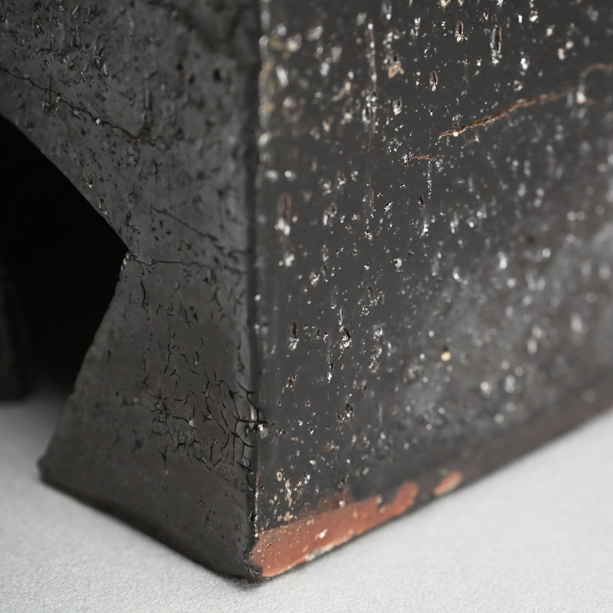 Huge Bizen Sculptural Vase by LNT ー伊勢崎 淳 “備前 黒四方削壺”