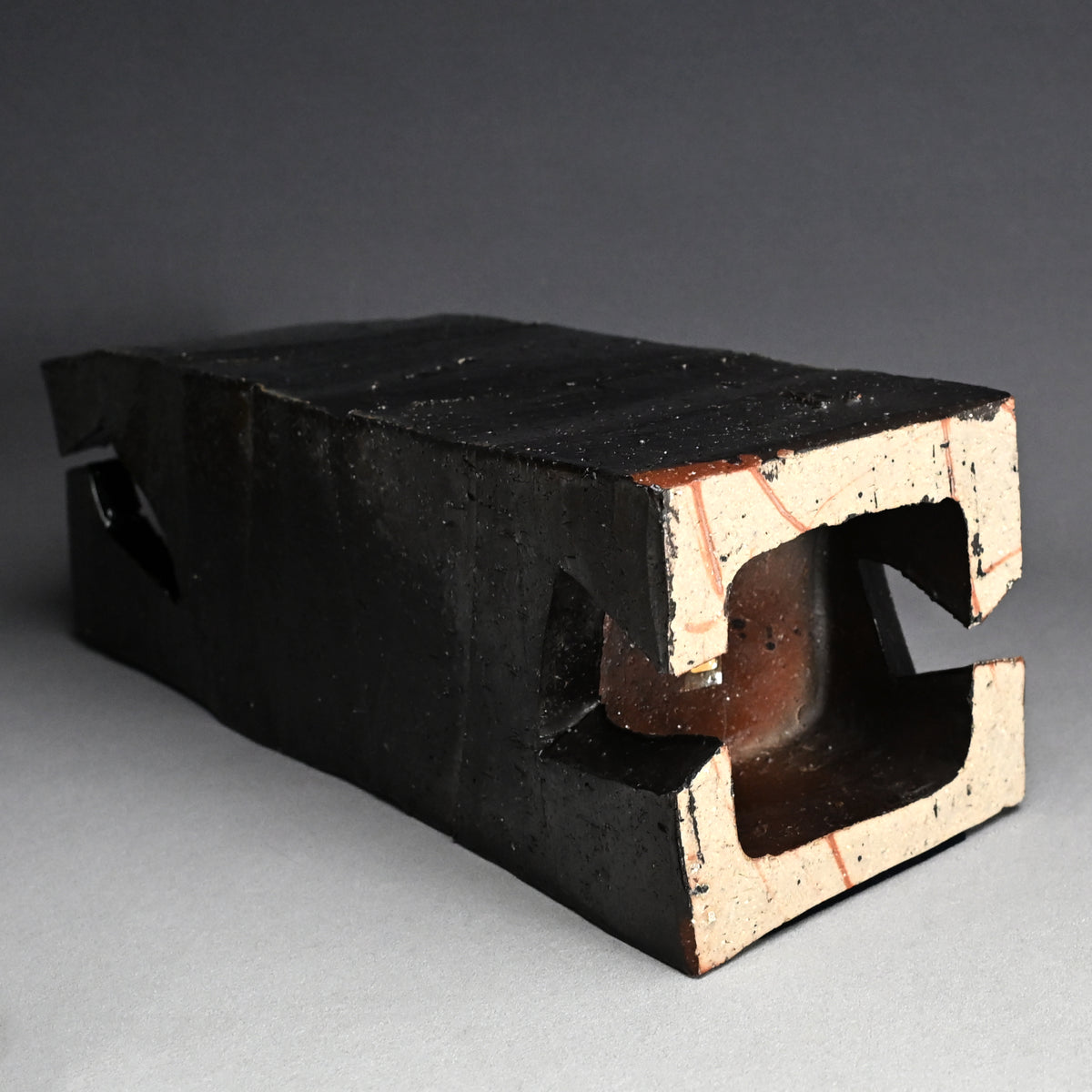 Huge Bizen Sculptural Vase by LNT ー伊勢崎 淳 “備前 黒四方削壺”