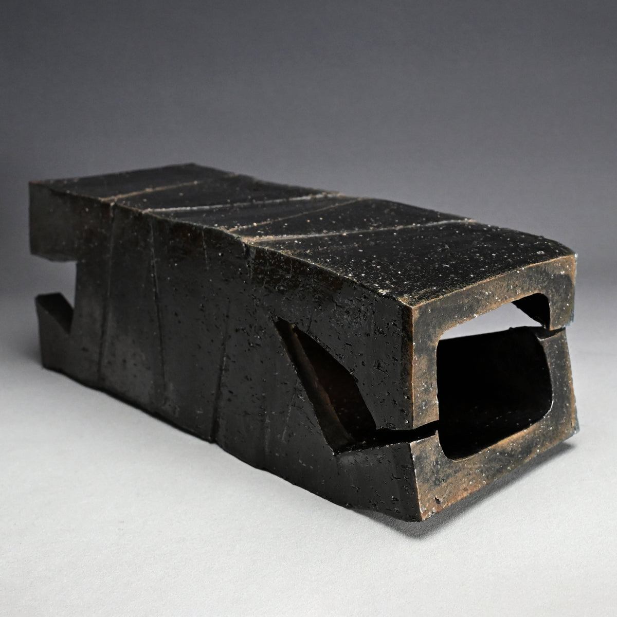 Huge Bizen Sculptural Vase by LNT ー伊勢崎 淳 “備前 黒四方削壺”