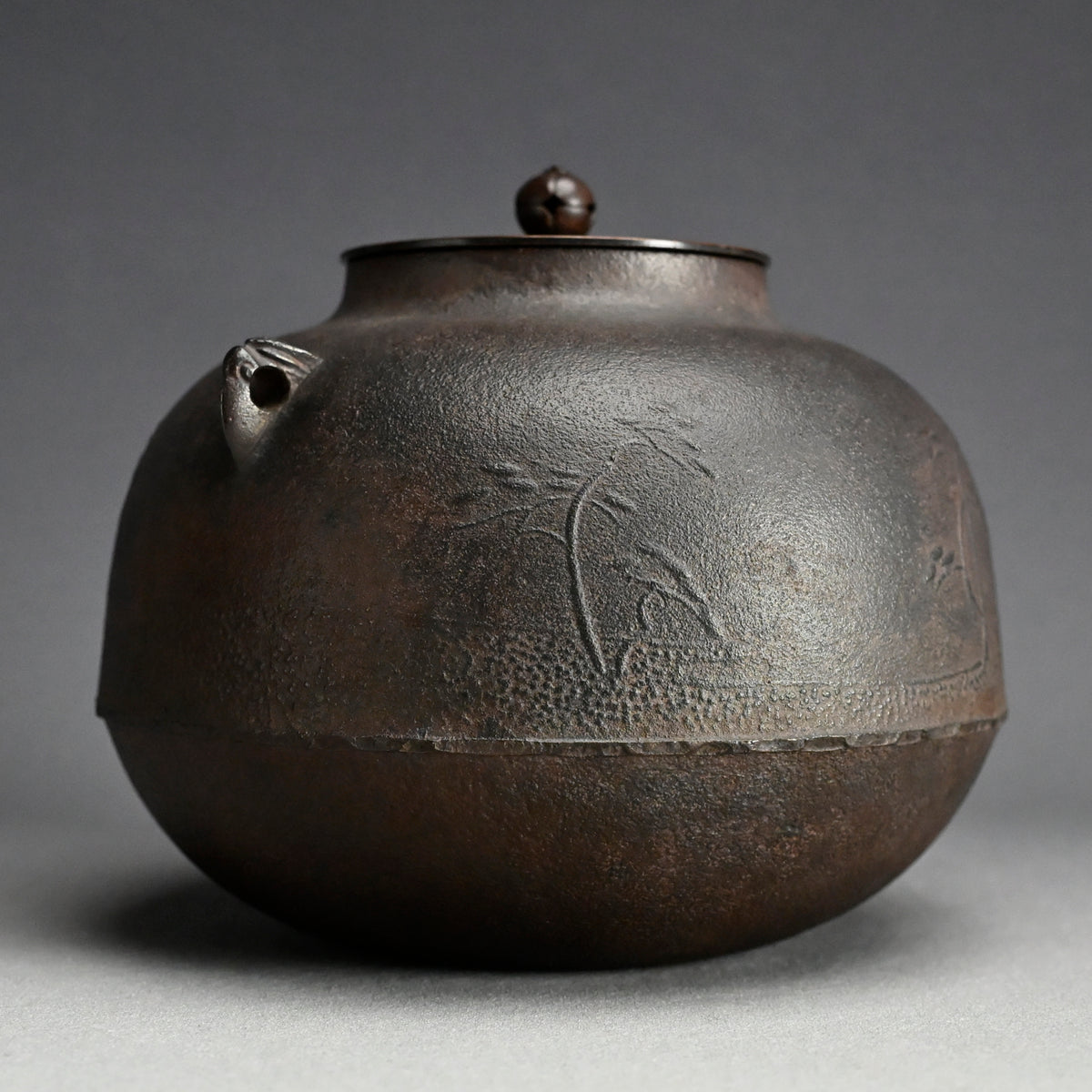 LNT Iron Kettle, Pines along the Shore ー高橋 敬典 “浜松地紋 真形釜”