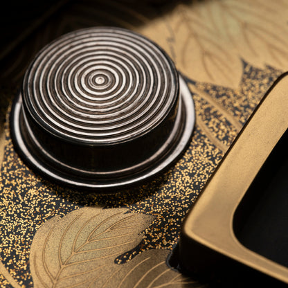 Exceptional Lacquered Suzuri-bako box ー服部 峻昇 “金地果実 硯箱”