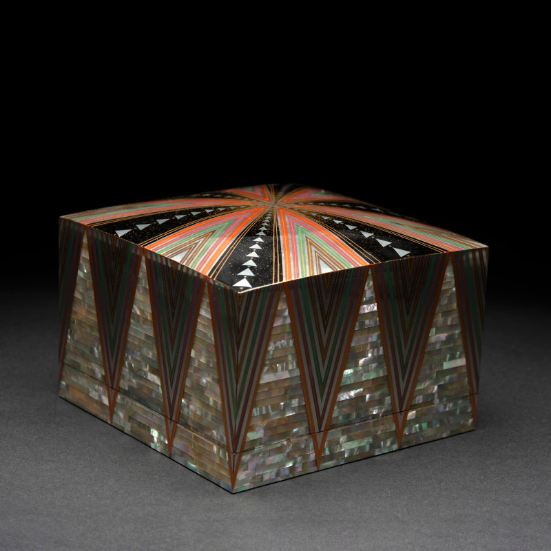 Glistening Geometric Lacquer Box ー服部 峻昇 “螺鈿飾箱 光彩”