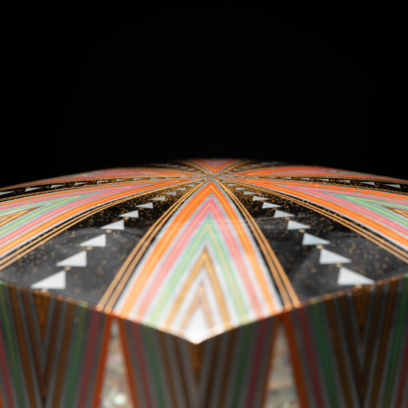 Glistening Geometric Lacquer Box ー服部 峻昇 “螺鈿飾箱 光彩”