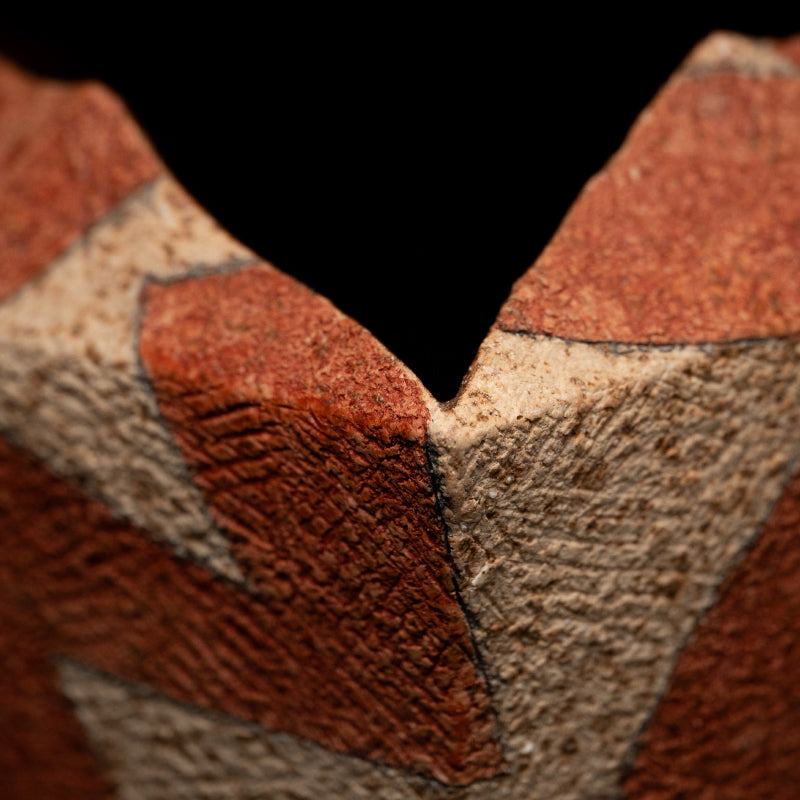 Contemporary Japanese Ceramic Vase ー加古 勝己 “灰赫陶”