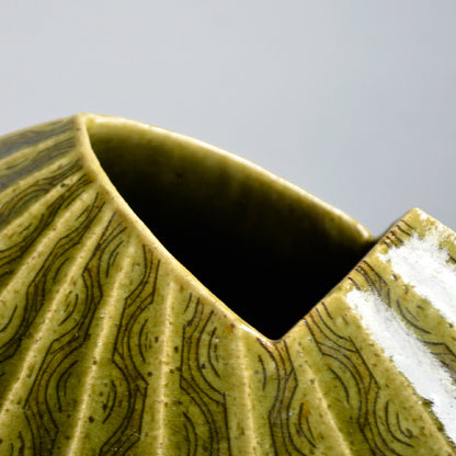 Exquisite Oribe Zogan Vase ー臼井 和成 "織部象嵌花器"