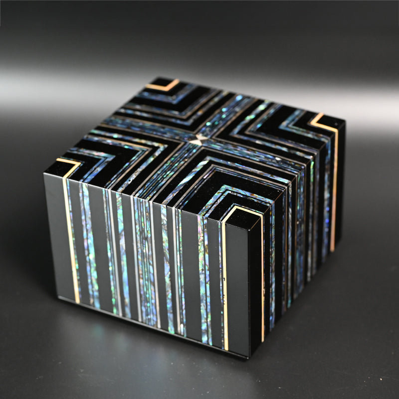 飾り箱 2012年 ー 岡田雄志 「螺鈿飾筥 輝縞」